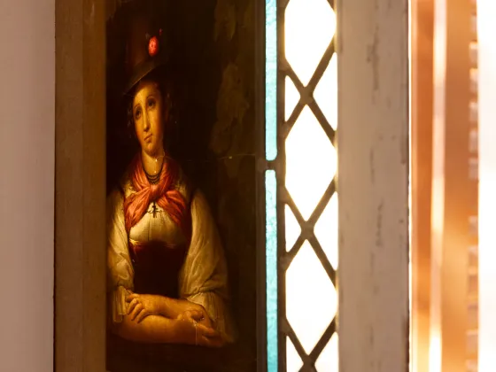 Détail du vitrail de la maison, salle 2 