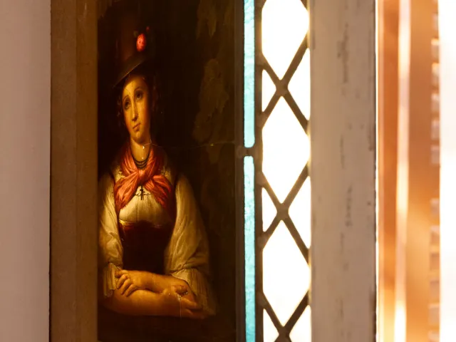 Détail du vitrail de la maison, salle 2 